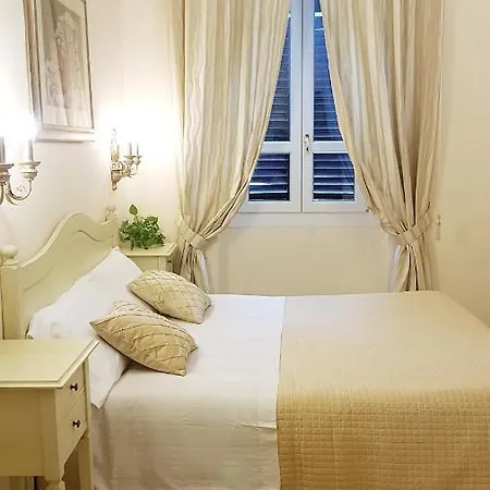 Chiaro Di Luna Viale Italia 4* Sassari