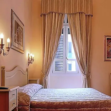 Chiaro Di Luna Viale Italia Penzion 4*